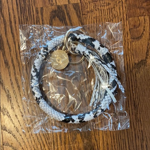 Snake Pattern Key Holder - Picture 2 of 2